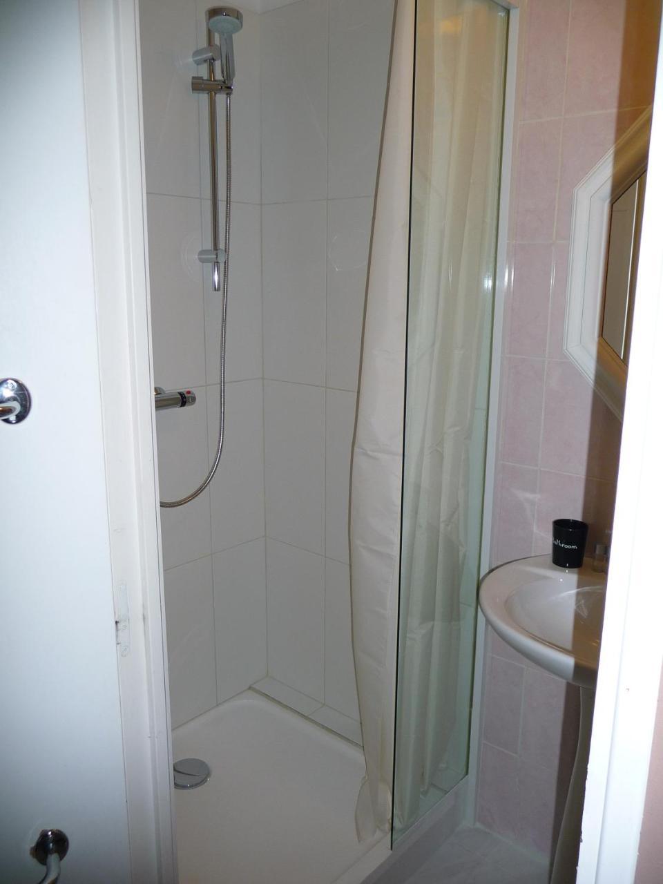 Mas Des Sentes Petit T1 Apartment Nans les Pins Bagian luar foto