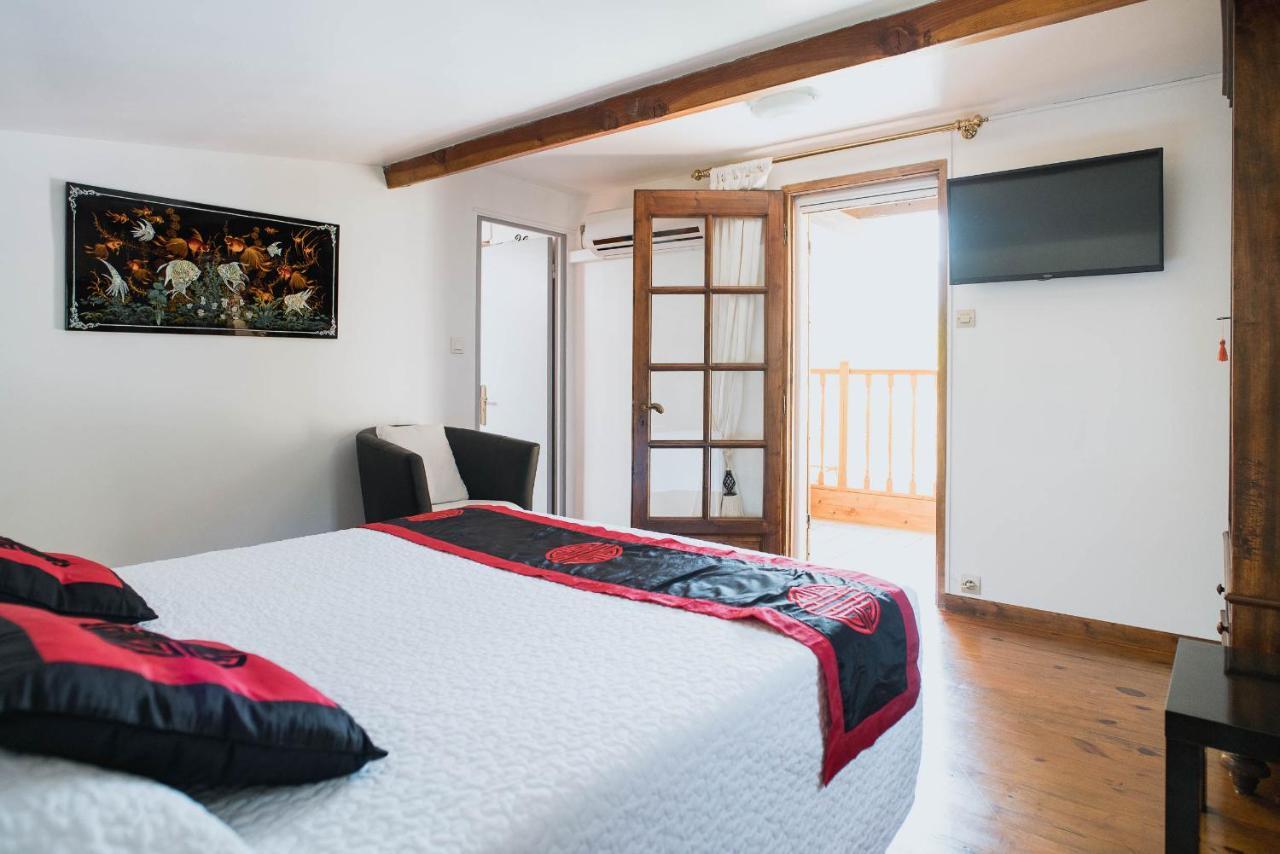 Mas Des Sentes Petit T1 Apartment Nans les Pins Bagian luar foto