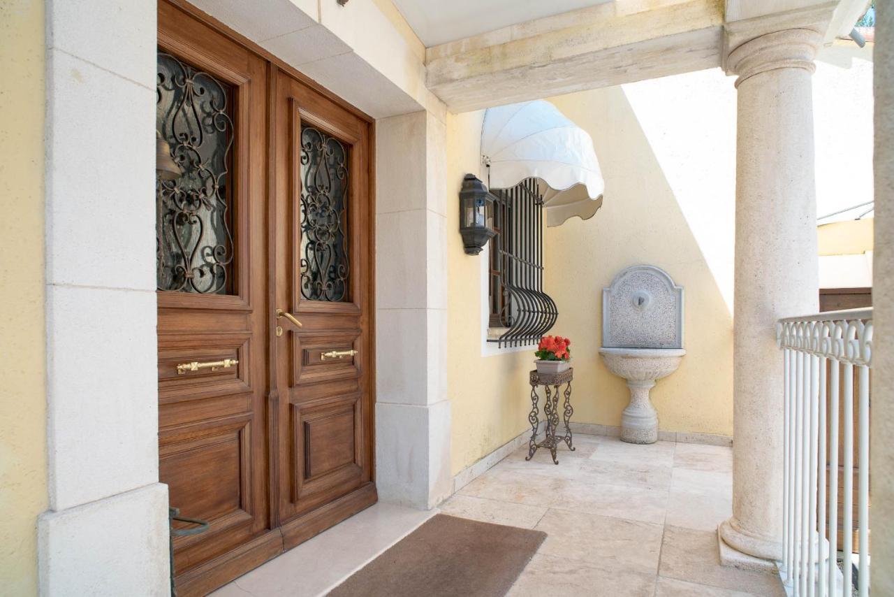 Mas Des Sentes Petit T1 Apartment Nans les Pins Bagian luar foto