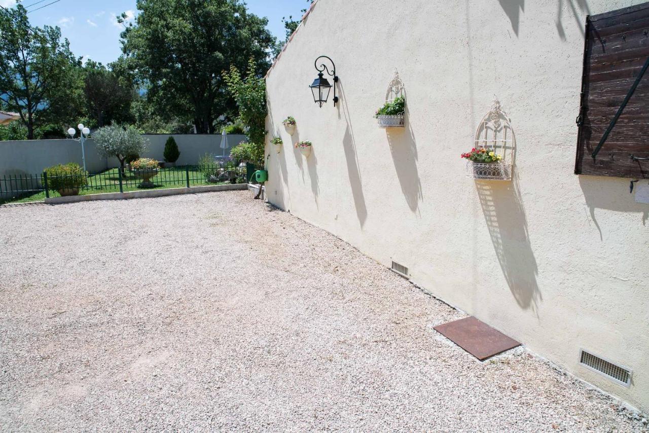 Mas Des Sentes Petit T1 Apartment Nans les Pins Bagian luar foto