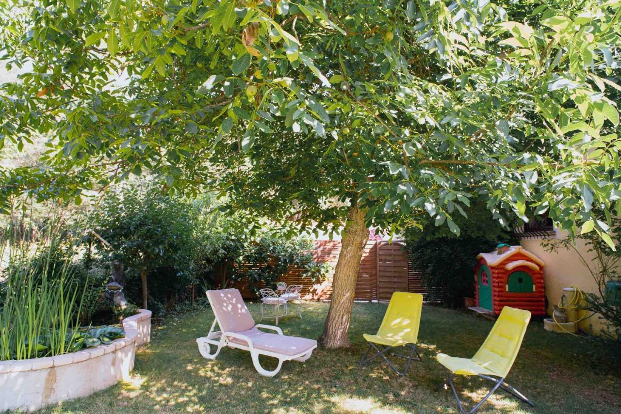 Mas Des Sentes Petit T1 Apartment Nans les Pins Bagian luar foto
