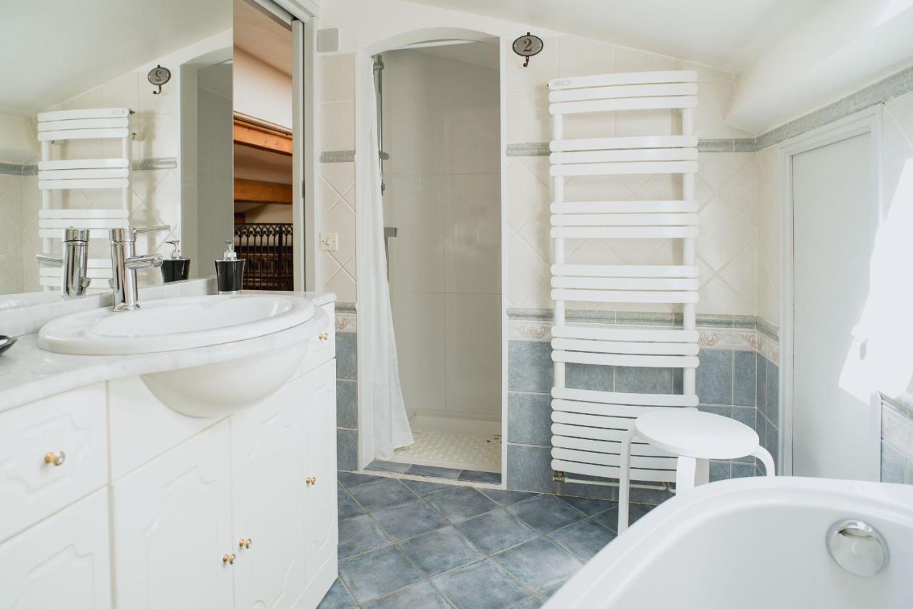 Mas Des Sentes Petit T1 Apartment Nans les Pins Bagian luar foto